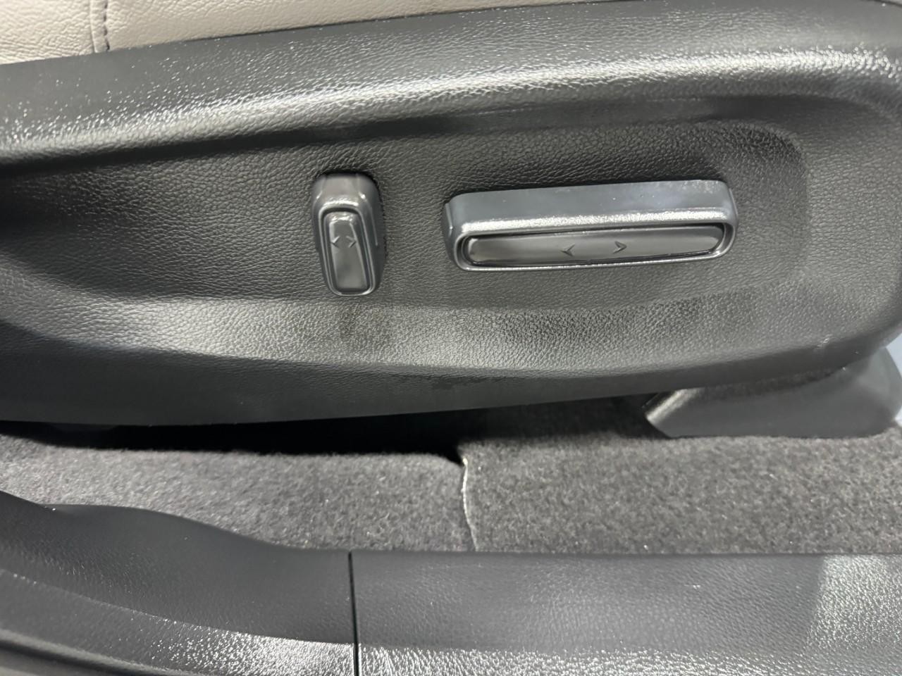 Honda CR-V Hybrid Vehicle Full-screen Gallery Image 20