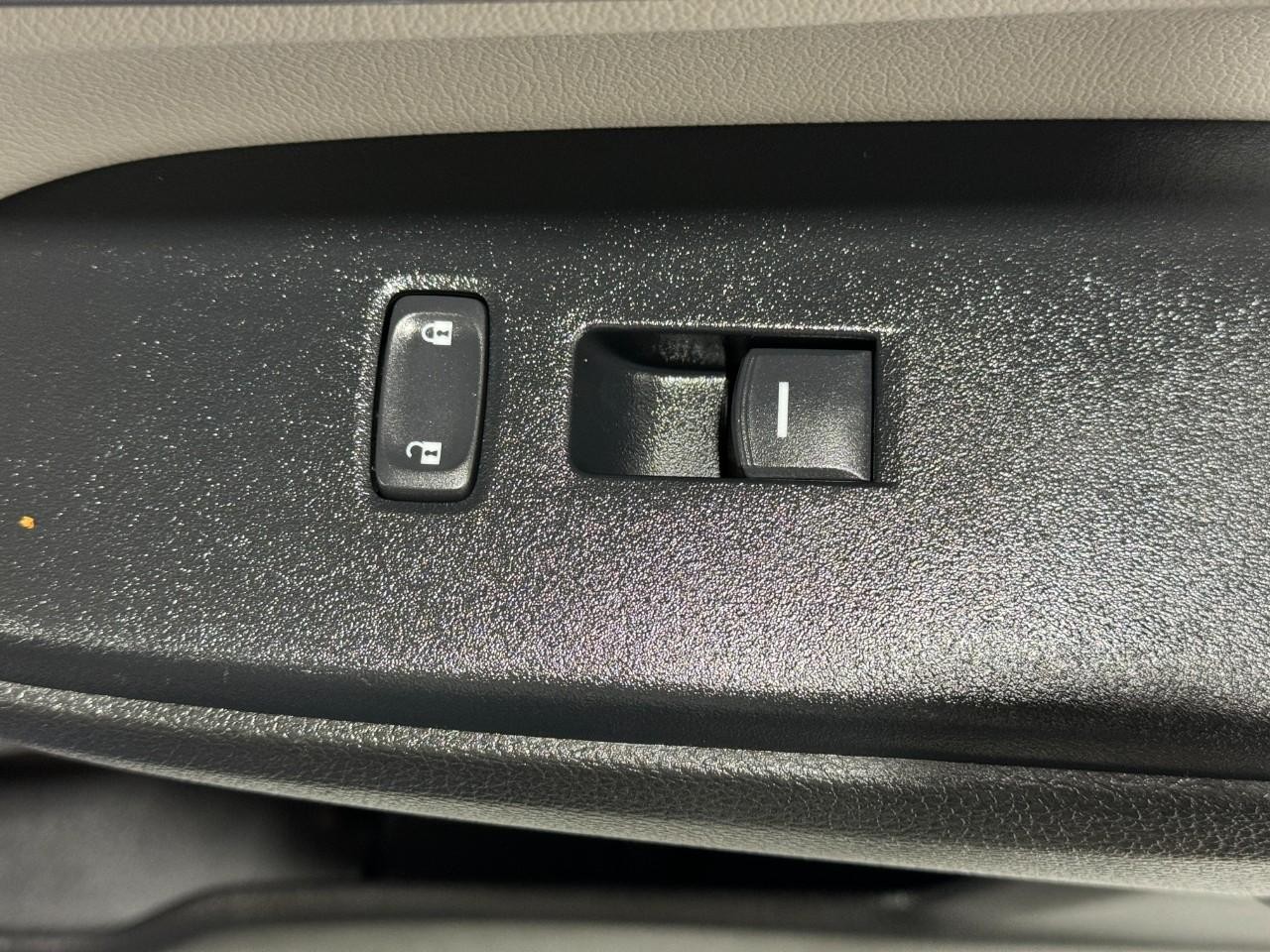 Honda CR-V Hybrid Vehicle Full-screen Gallery Image 22