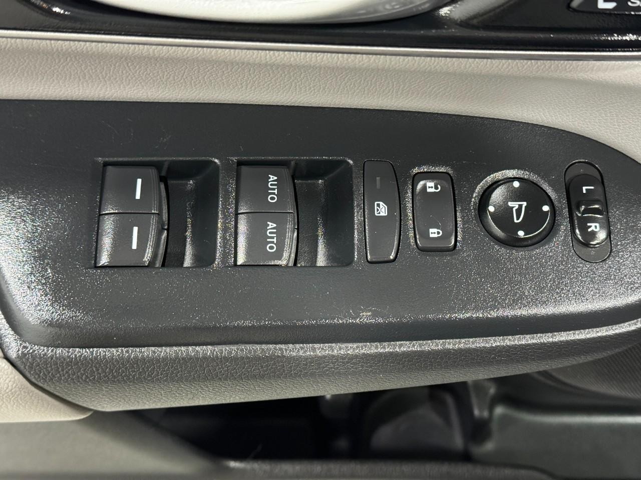 Honda CR-V Hybrid Vehicle Full-screen Gallery Image 25