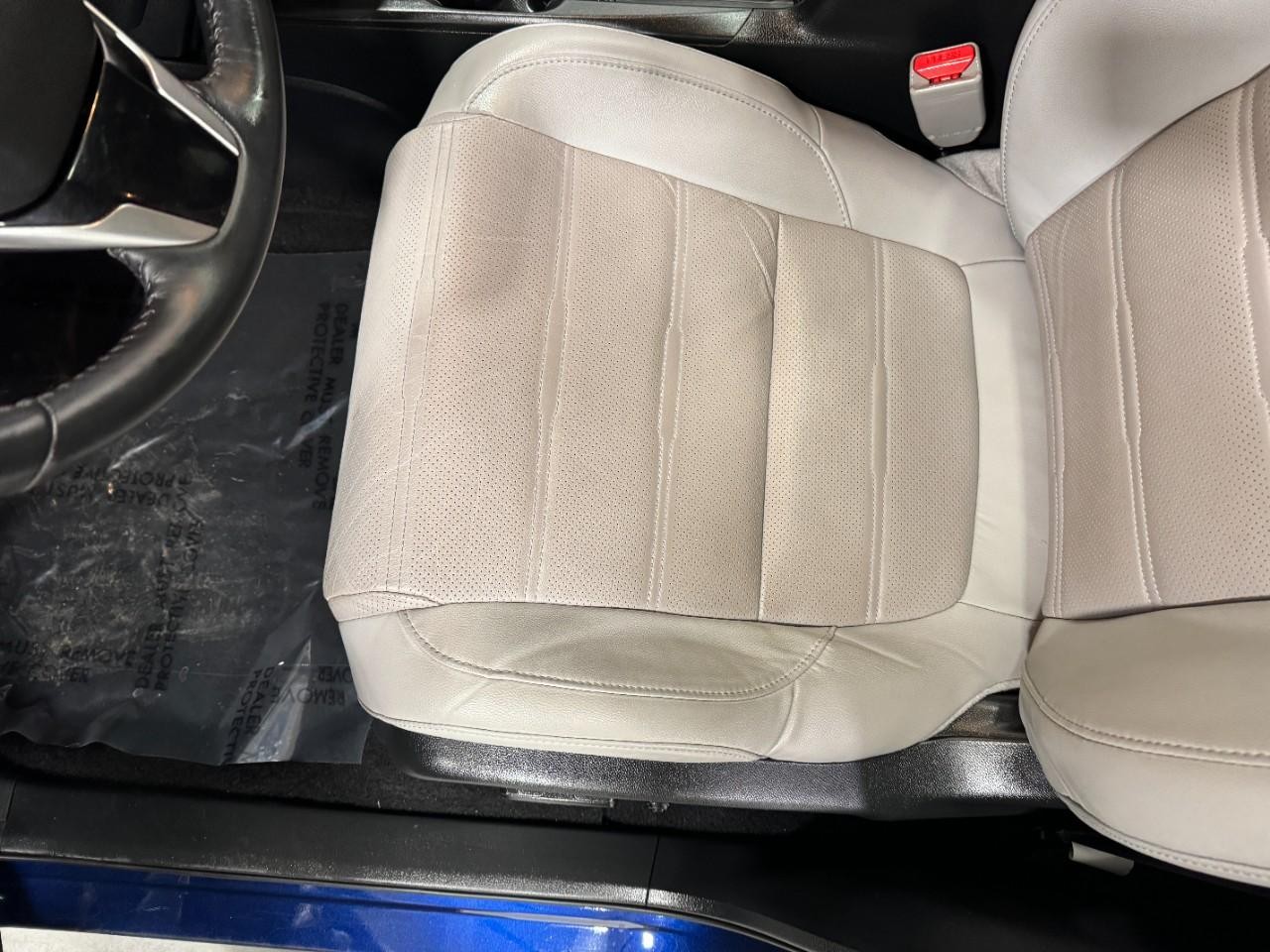 Honda CR-V Hybrid Vehicle Full-screen Gallery Image 27