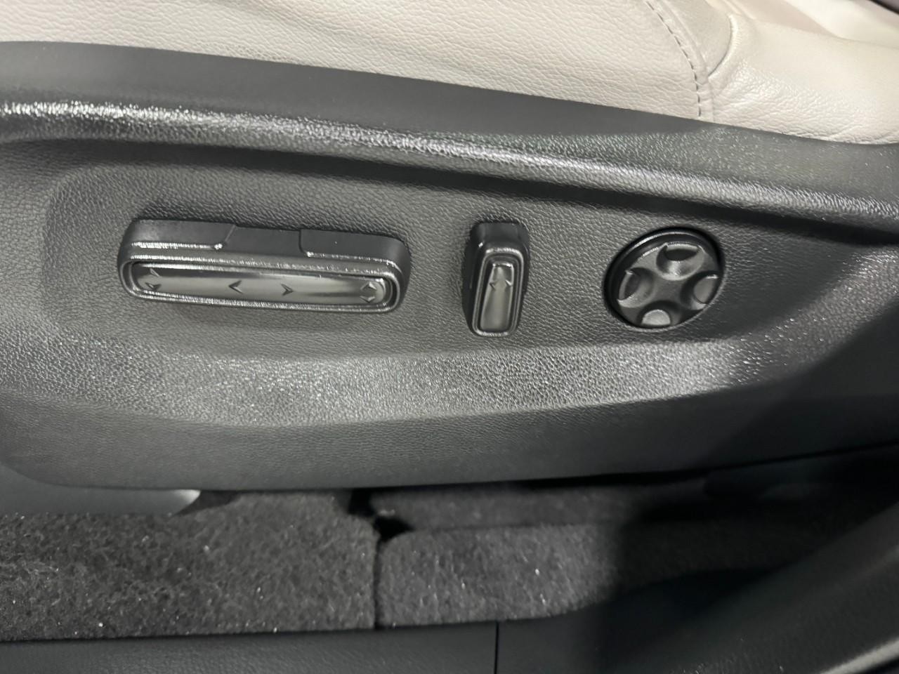 Honda CR-V Hybrid Vehicle Full-screen Gallery Image 28