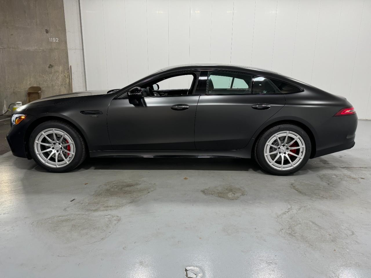 Mercedes-Benz AMG GT Vehicle Full-screen Gallery Image 2