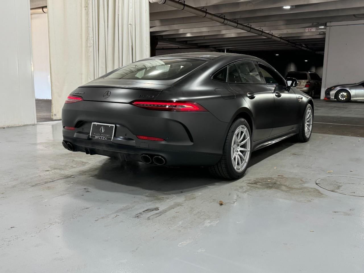 Mercedes-Benz AMG GT Vehicle Full-screen Gallery Image 4