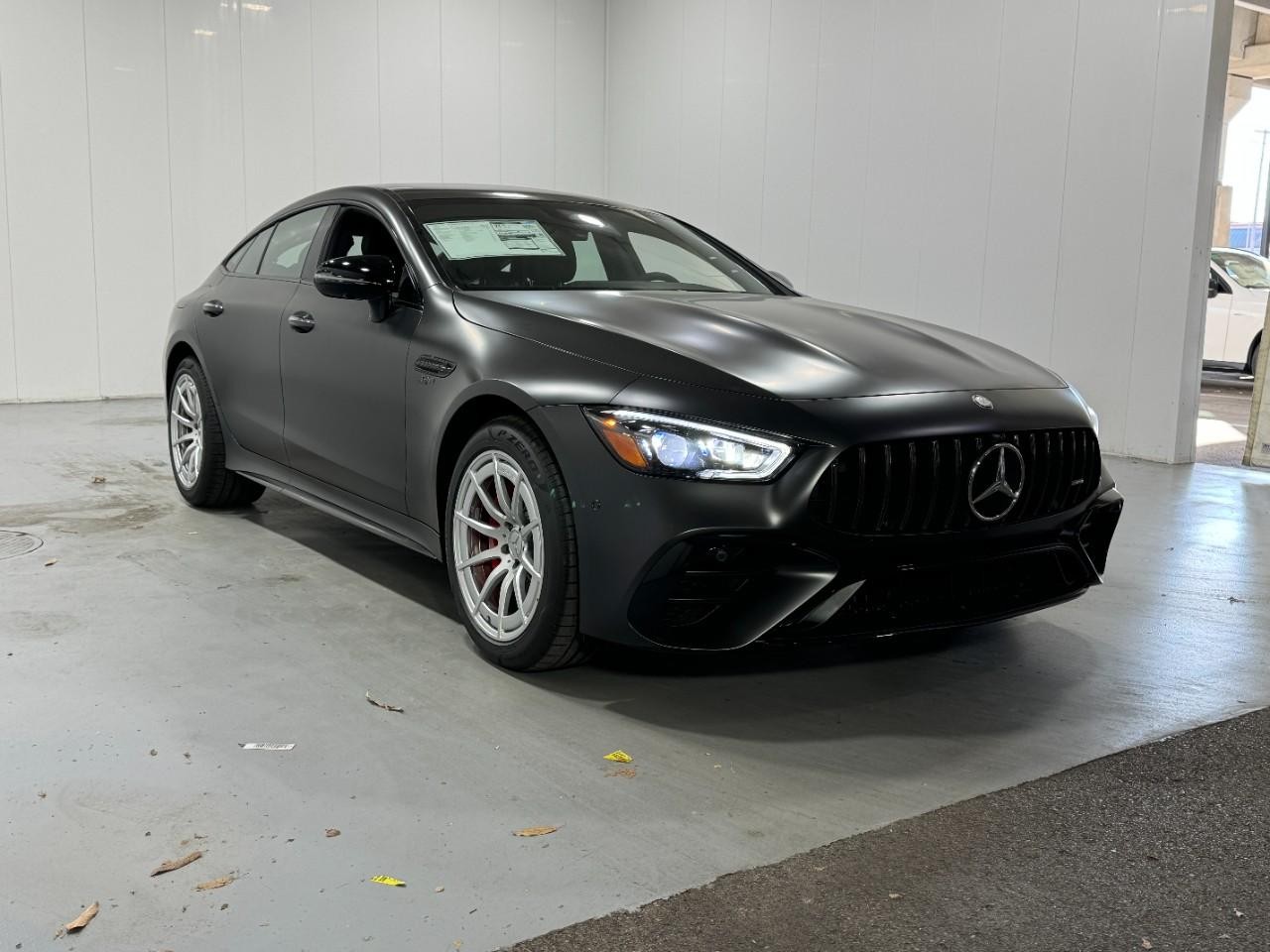 Mercedes-Benz AMG GT Vehicle Full-screen Gallery Image 6