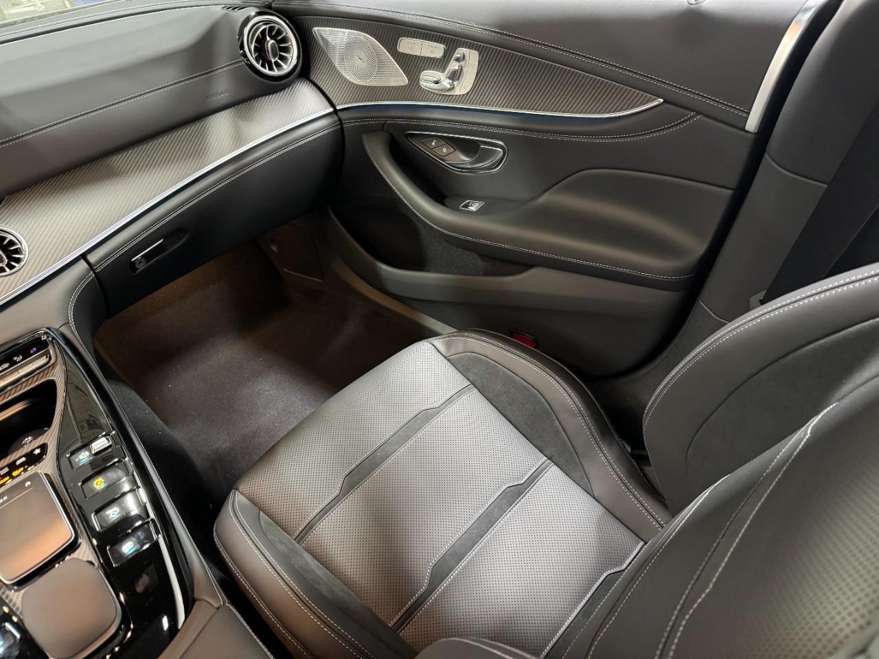 Mercedes-Benz AMG GT Vehicle Full-screen Gallery Image 17