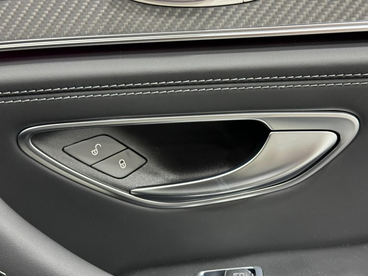 Mercedes-Benz AMG GT Vehicle Full-screen Gallery Image 21