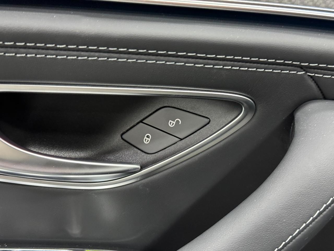 Mercedes-Benz AMG GT Vehicle Full-screen Gallery Image 25