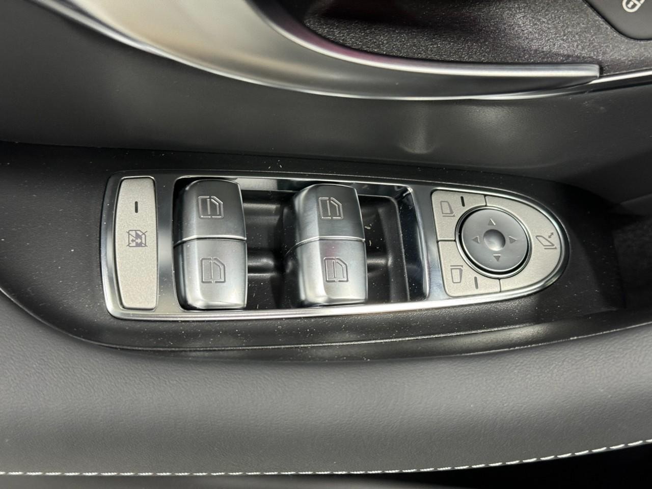 Mercedes-Benz AMG GT Vehicle Full-screen Gallery Image 26