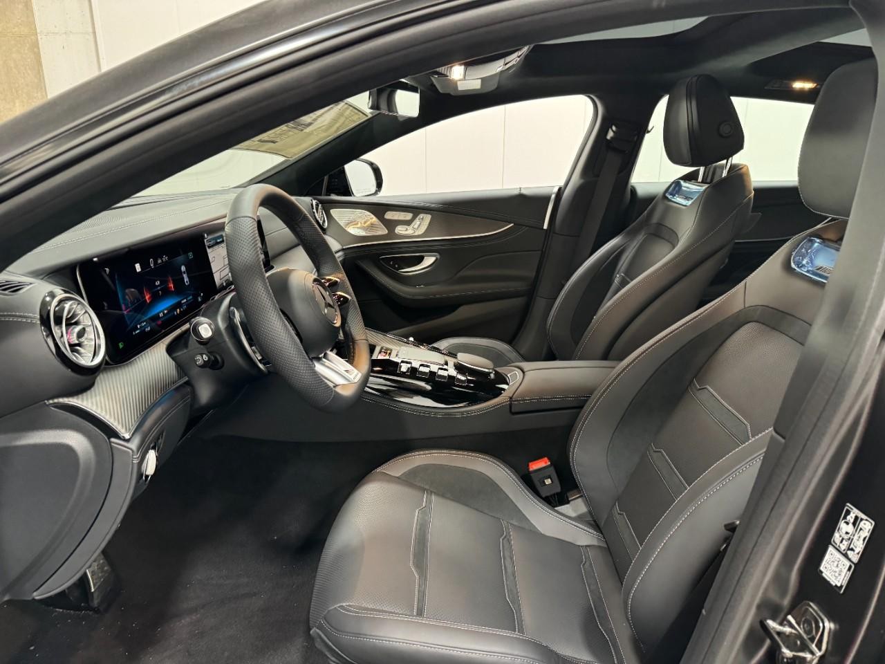 Mercedes-Benz AMG GT Vehicle Full-screen Gallery Image 28