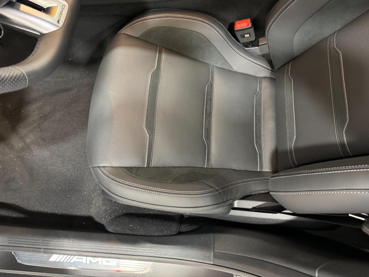 Mercedes-Benz AMG GT Vehicle Full-screen Gallery Image 29