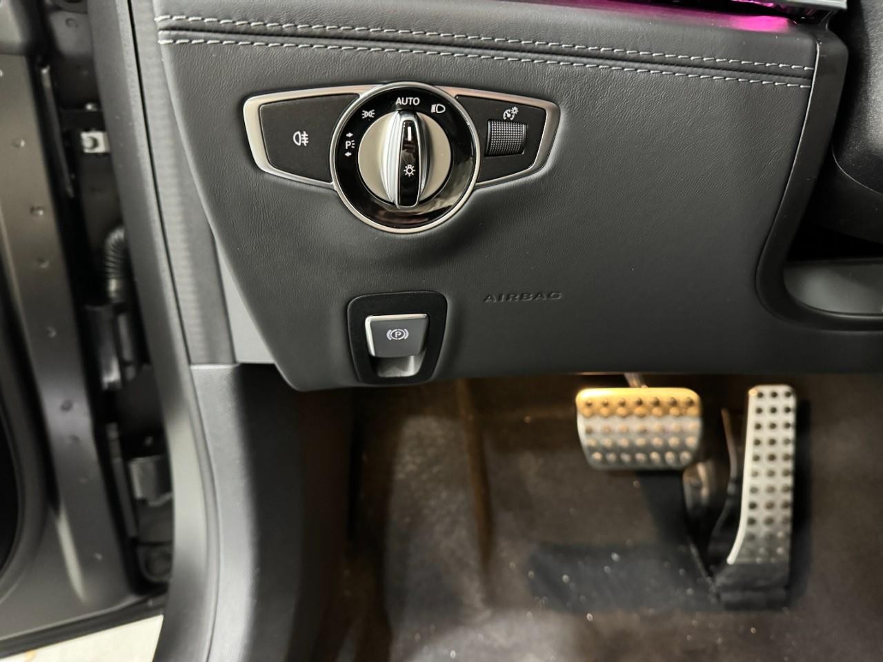 Mercedes-Benz AMG GT Vehicle Full-screen Gallery Image 30