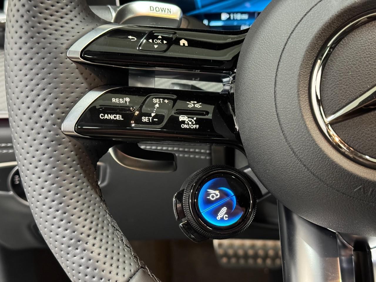 Mercedes-Benz AMG GT Vehicle Full-screen Gallery Image 31