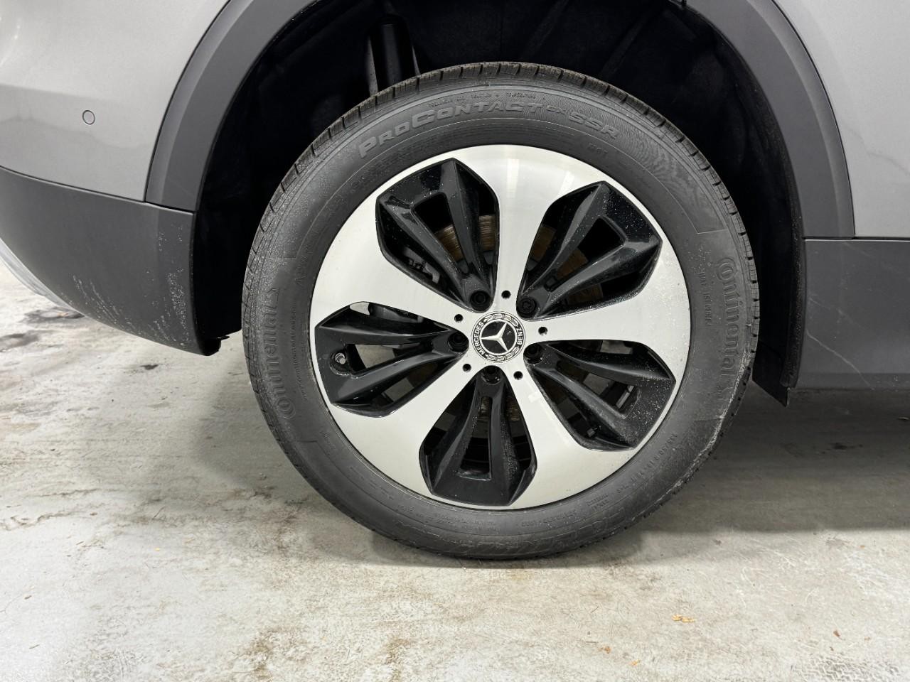 Mercedes-Benz GLB Vehicle Full-screen Gallery Image 5