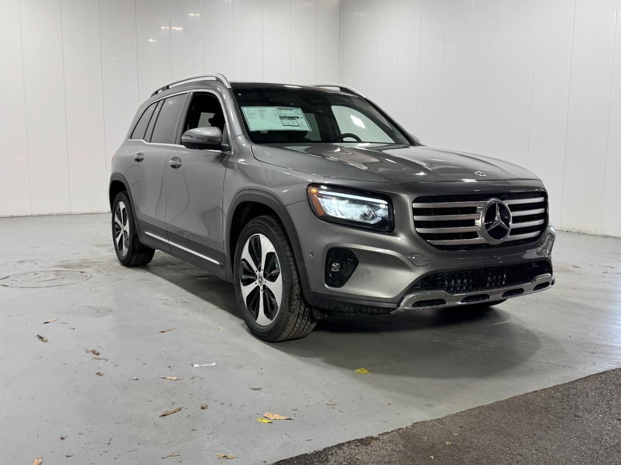 Mercedes-Benz GLB Vehicle Full-screen Gallery Image 6