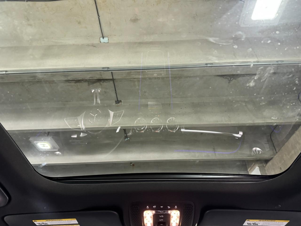 Mercedes-Benz GLB Vehicle Full-screen Gallery Image 11