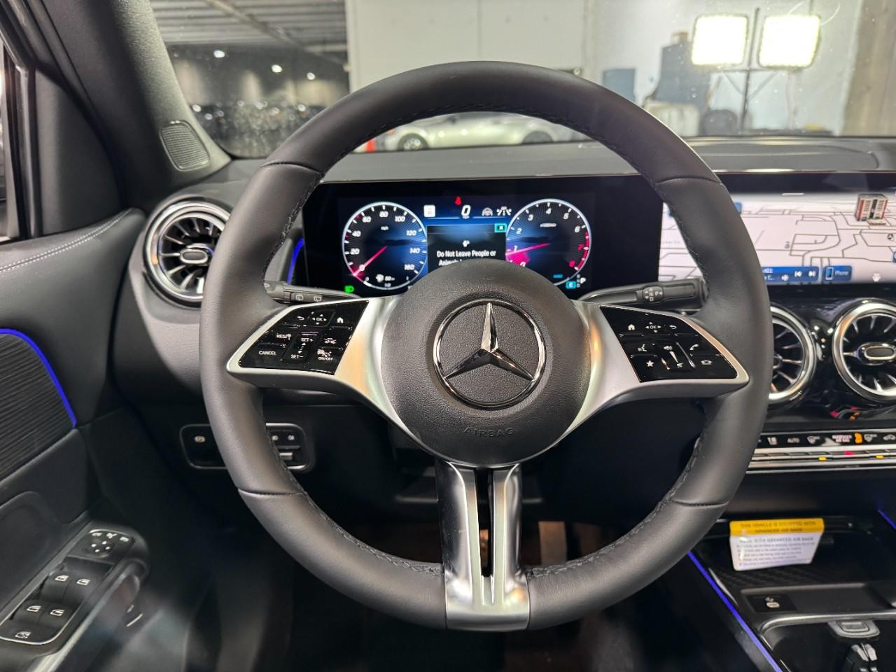 Mercedes-Benz GLB Vehicle Full-screen Gallery Image 13