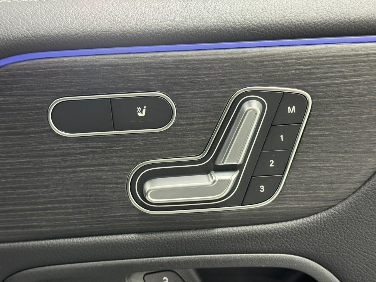 Mercedes-Benz GLB Vehicle Full-screen Gallery Image 20