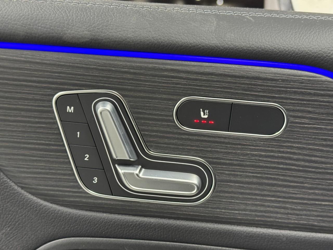 Mercedes-Benz GLB Vehicle Full-screen Gallery Image 23