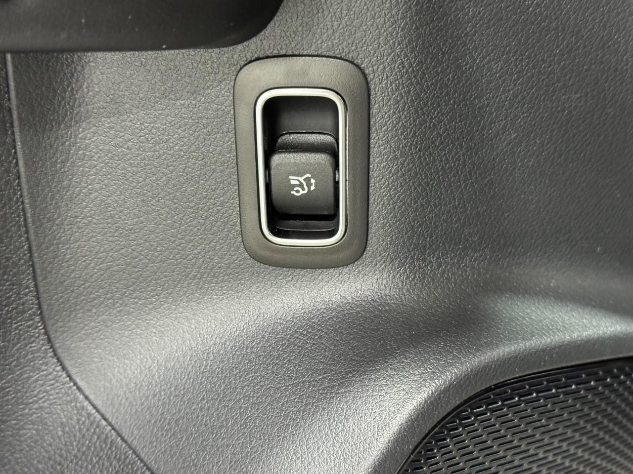 Mercedes-Benz GLB Vehicle Full-screen Gallery Image 26