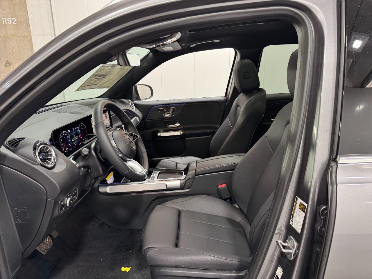 Mercedes-Benz GLB Vehicle Full-screen Gallery Image 27