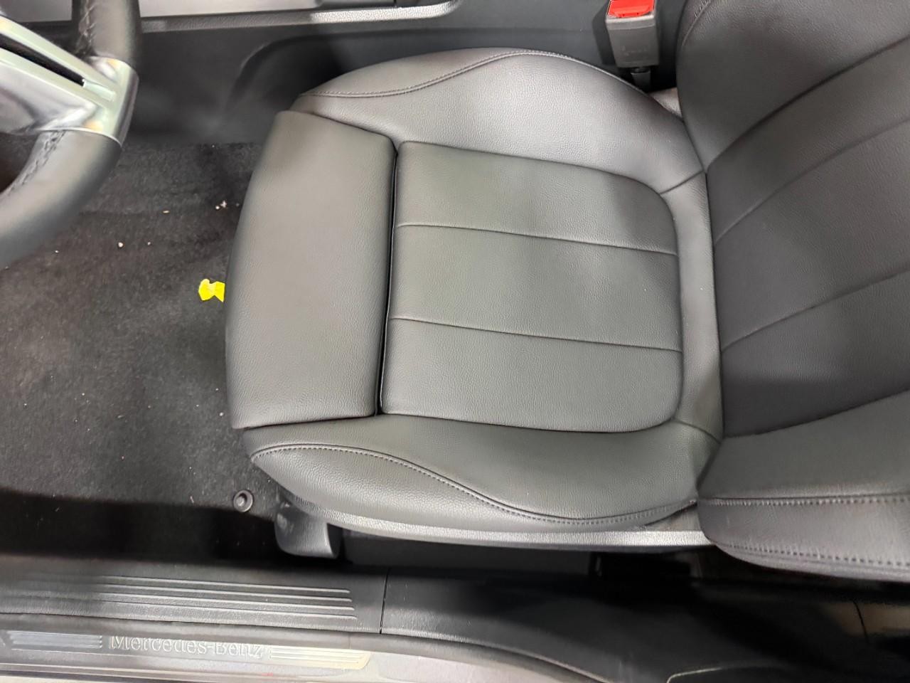 Mercedes-Benz GLB Vehicle Full-screen Gallery Image 28