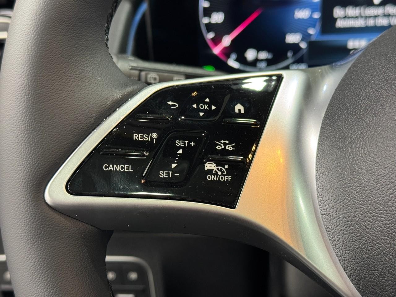 Mercedes-Benz GLB Vehicle Full-screen Gallery Image 31