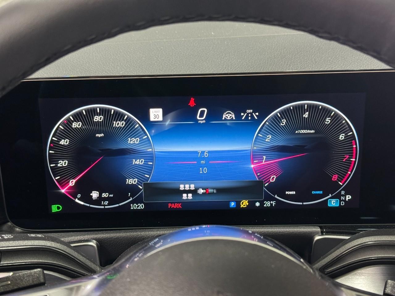 Mercedes-Benz GLB Vehicle Full-screen Gallery Image 33