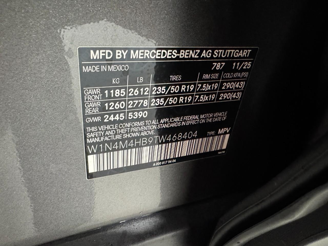 Mercedes-Benz GLB Vehicle Full-screen Gallery Image 36