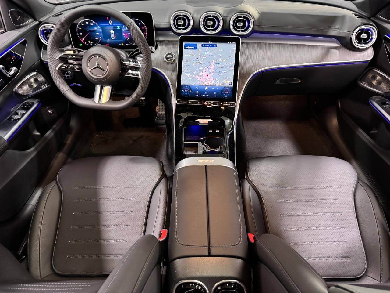 Mercedes-Benz C-Class Vehicle Full-screen Gallery Image 12