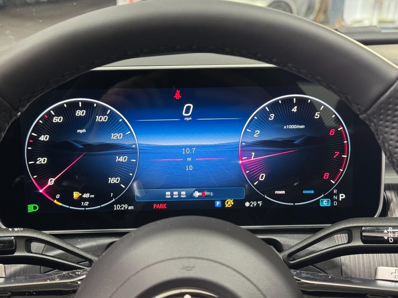 Mercedes-Benz C-Class Vehicle Full-screen Gallery Image 33