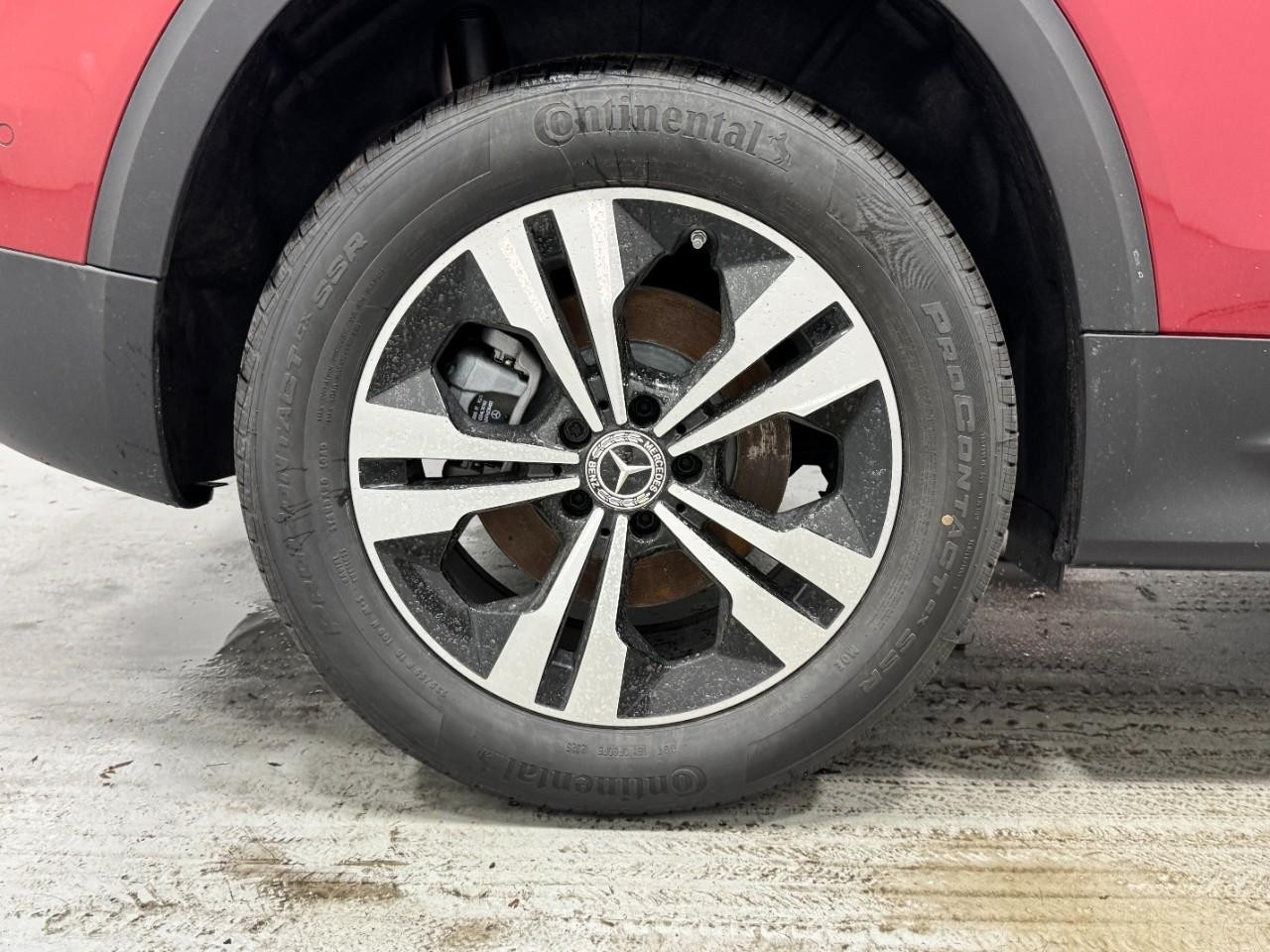 Mercedes-Benz GLB Vehicle Full-screen Gallery Image 5