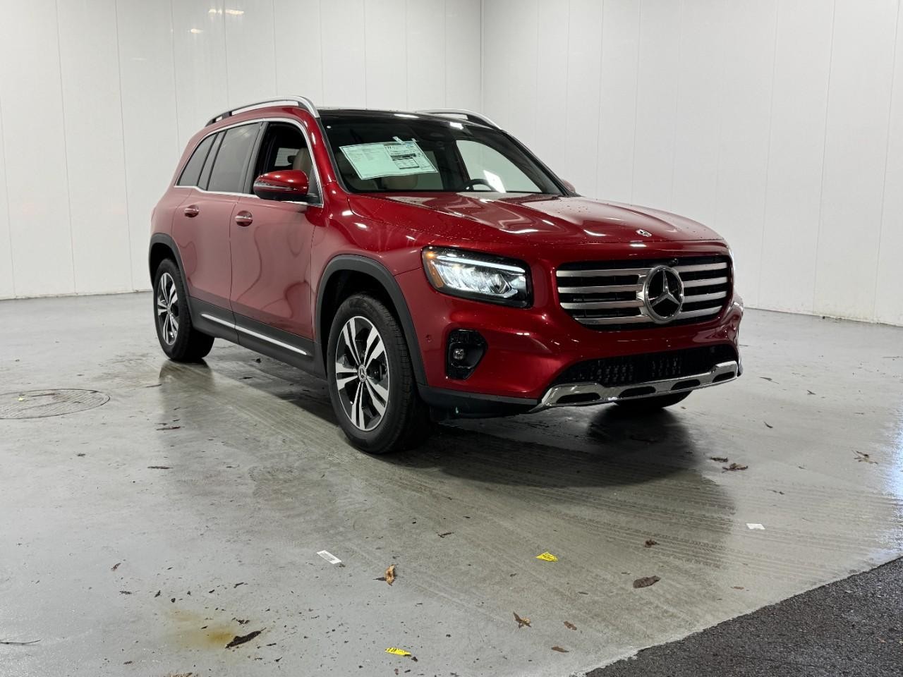 Mercedes-Benz GLB Vehicle Full-screen Gallery Image 6