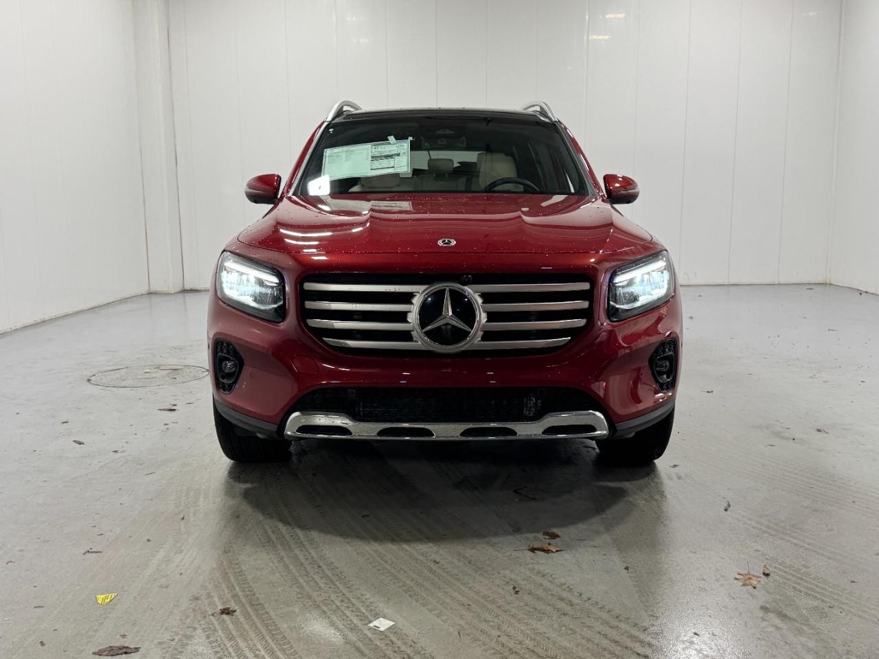 Mercedes-Benz GLB Vehicle Full-screen Gallery Image 7