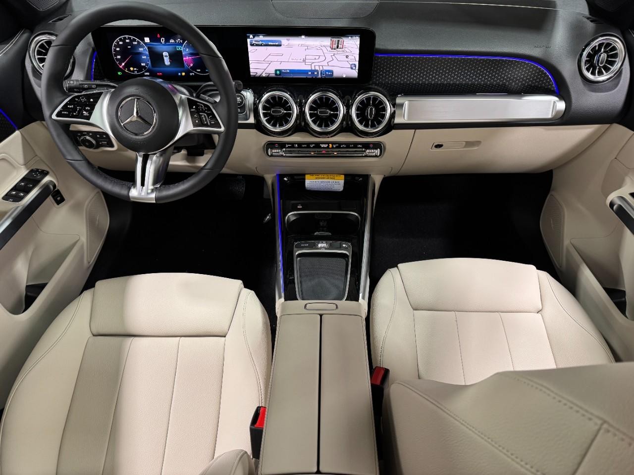 Mercedes-Benz GLB Vehicle Full-screen Gallery Image 12