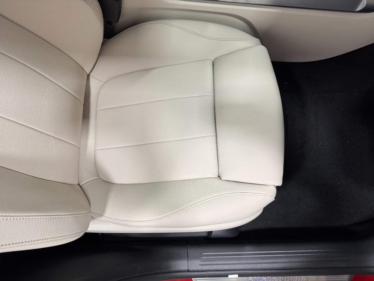 Mercedes-Benz GLB Vehicle Full-screen Gallery Image 19