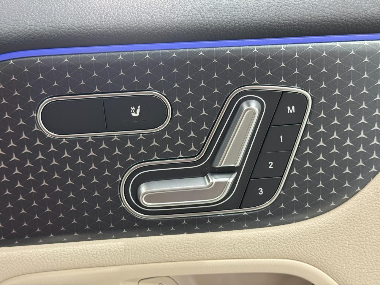 Mercedes-Benz GLB Vehicle Full-screen Gallery Image 21