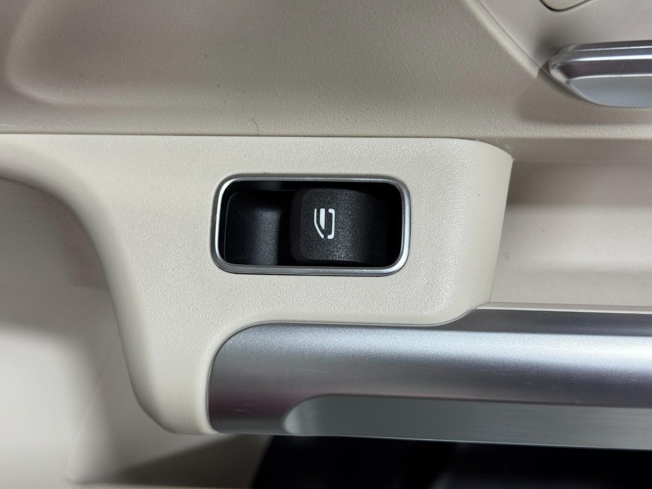 Mercedes-Benz GLB Vehicle Full-screen Gallery Image 23