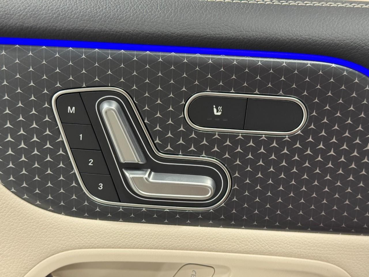 Mercedes-Benz GLB Vehicle Full-screen Gallery Image 24