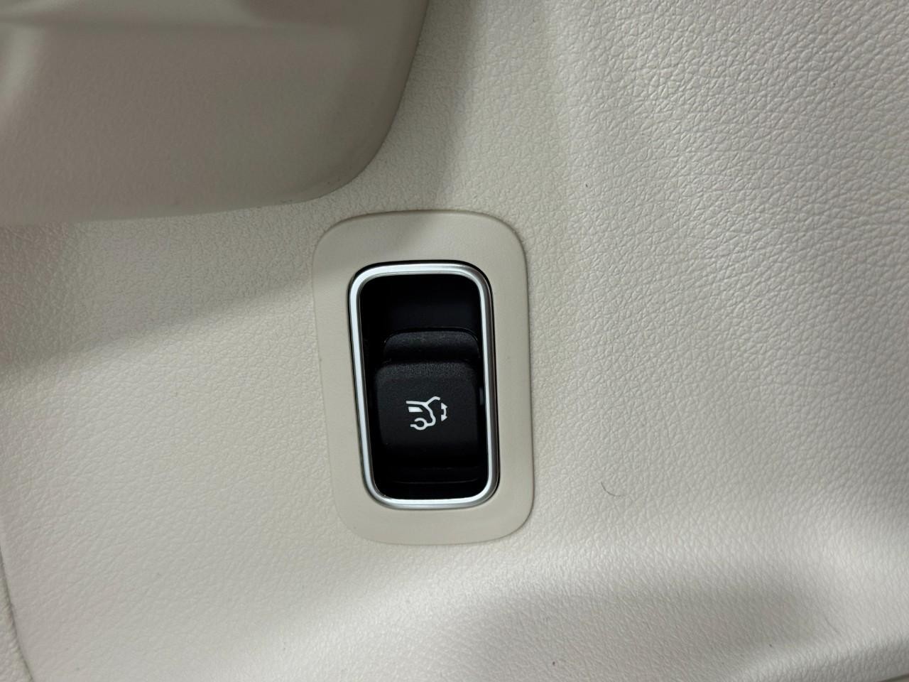 Mercedes-Benz GLB Vehicle Full-screen Gallery Image 27