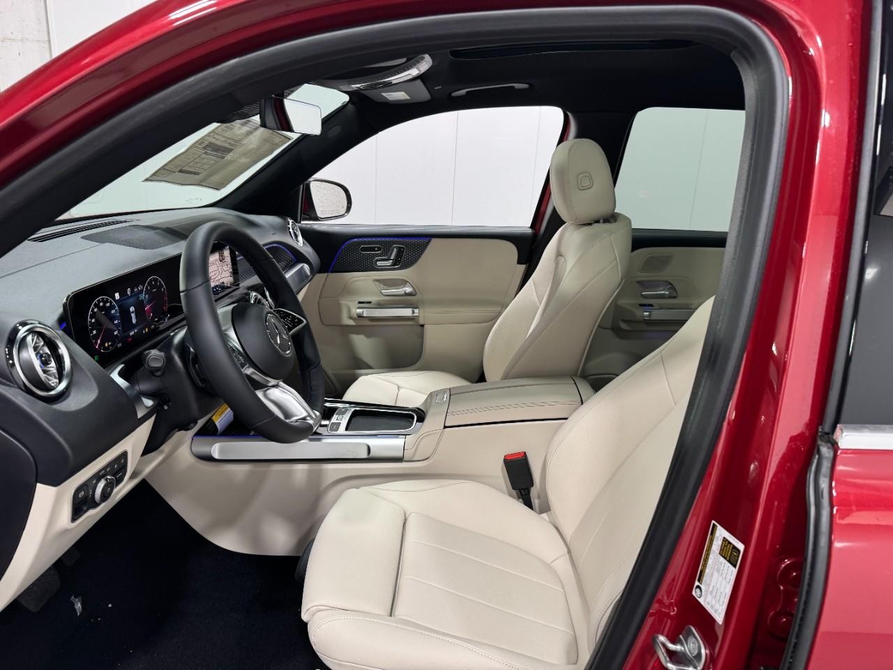 Mercedes-Benz GLB Vehicle Full-screen Gallery Image 28