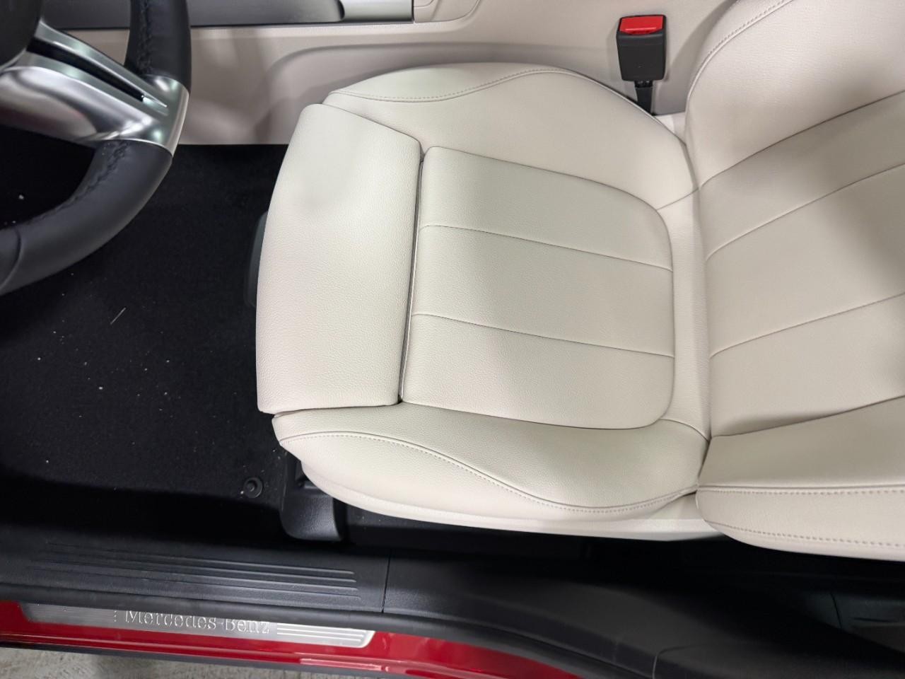 Mercedes-Benz GLB Vehicle Full-screen Gallery Image 29