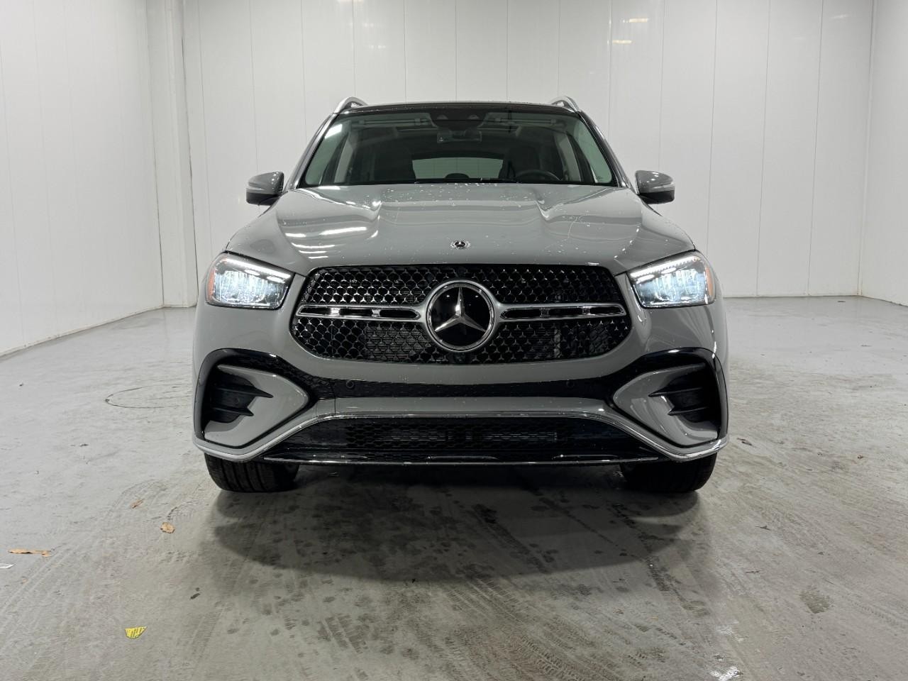Mercedes-Benz GLE Vehicle Full-screen Gallery Image 7