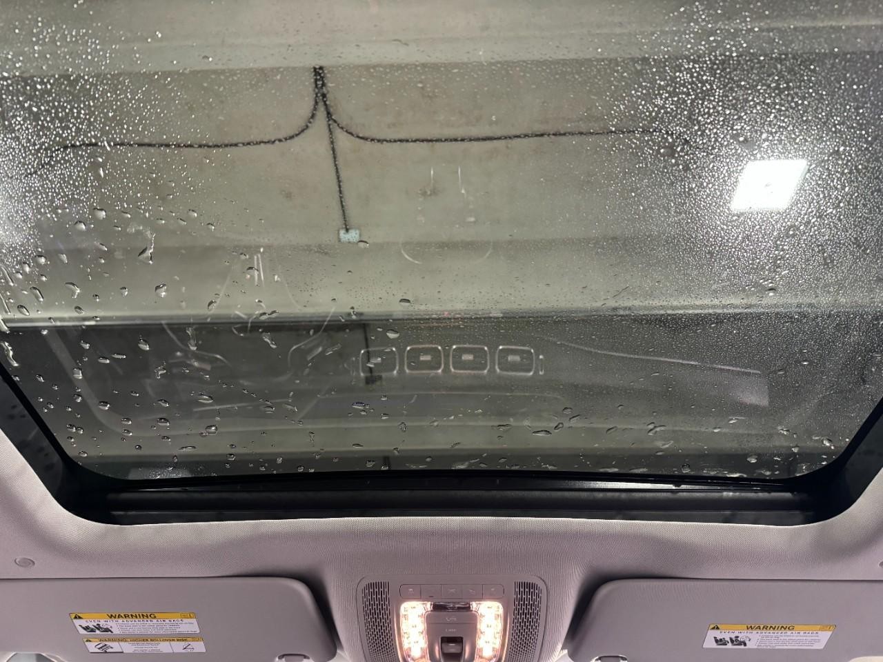 Mercedes-Benz GLE Vehicle Full-screen Gallery Image 11