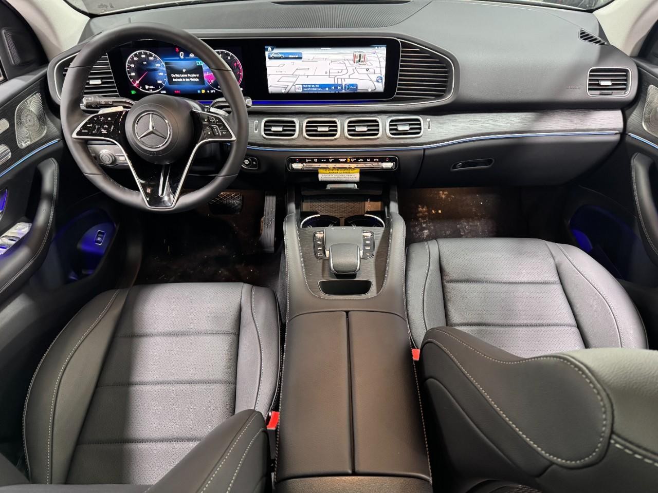 Mercedes-Benz GLE Vehicle Full-screen Gallery Image 12