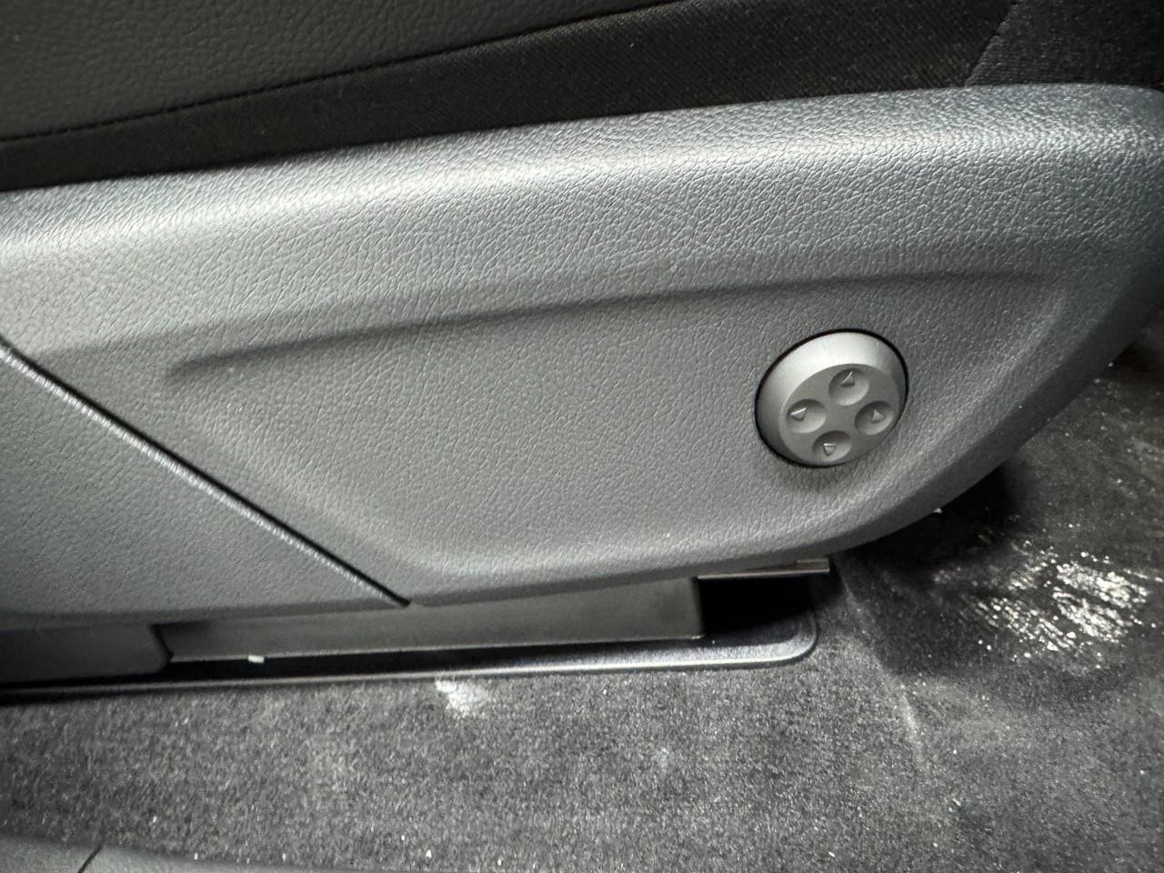 Mercedes-Benz GLE Vehicle Full-screen Gallery Image 20