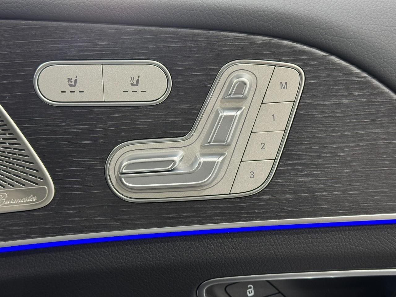 Mercedes-Benz GLE Vehicle Full-screen Gallery Image 21