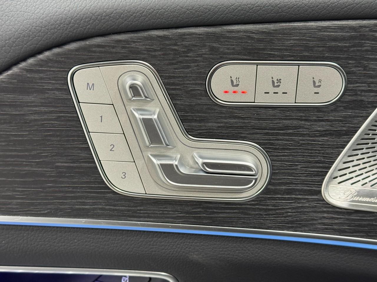 Mercedes-Benz GLE Vehicle Full-screen Gallery Image 25