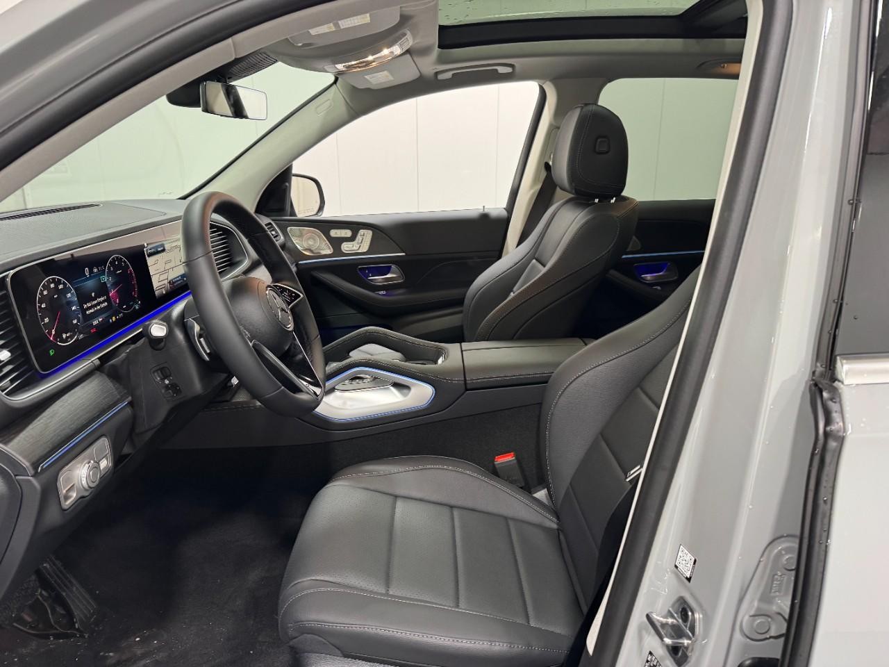 Mercedes-Benz GLE Vehicle Full-screen Gallery Image 29