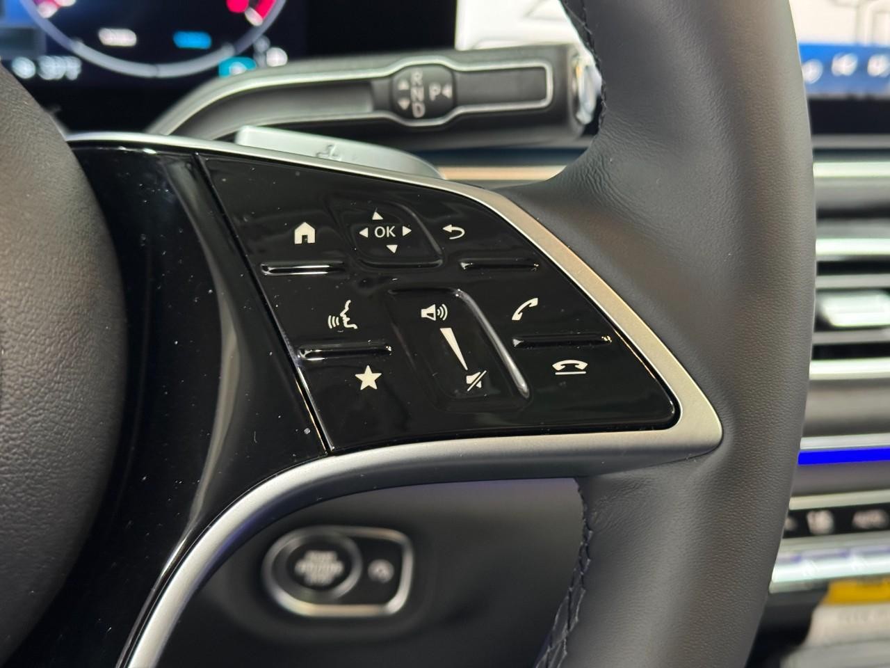 Mercedes-Benz GLE Vehicle Full-screen Gallery Image 34