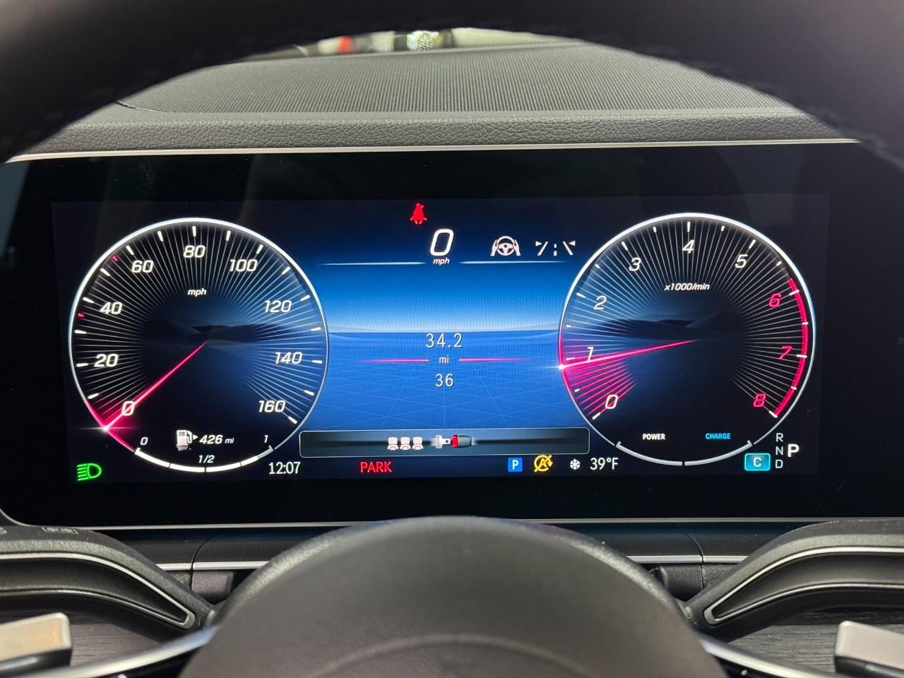 Mercedes-Benz GLE Vehicle Full-screen Gallery Image 35